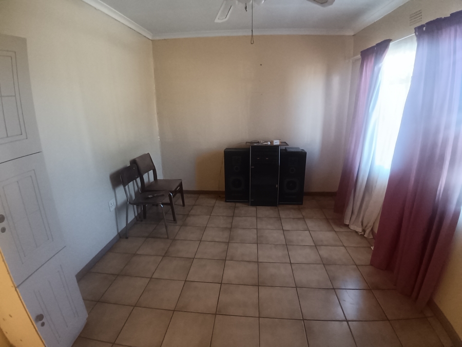2 Bedroom Property for Sale in Uitsig Western Cape